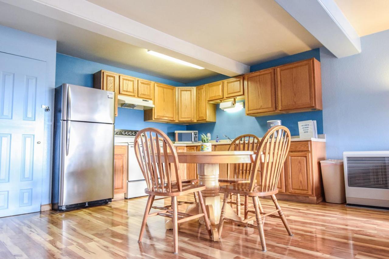 Brown & Hawkins Historical Apartments スワード エクステリア 写真