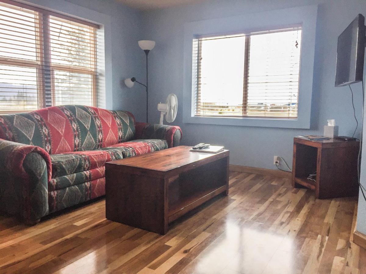 Brown & Hawkins Historical Apartments スワード エクステリア 写真